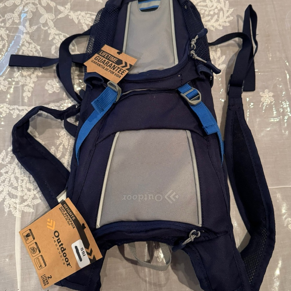 NWT Navy and Gray Hydration H2O Backpack. 2 Litres capacity - Picture 2 of 13